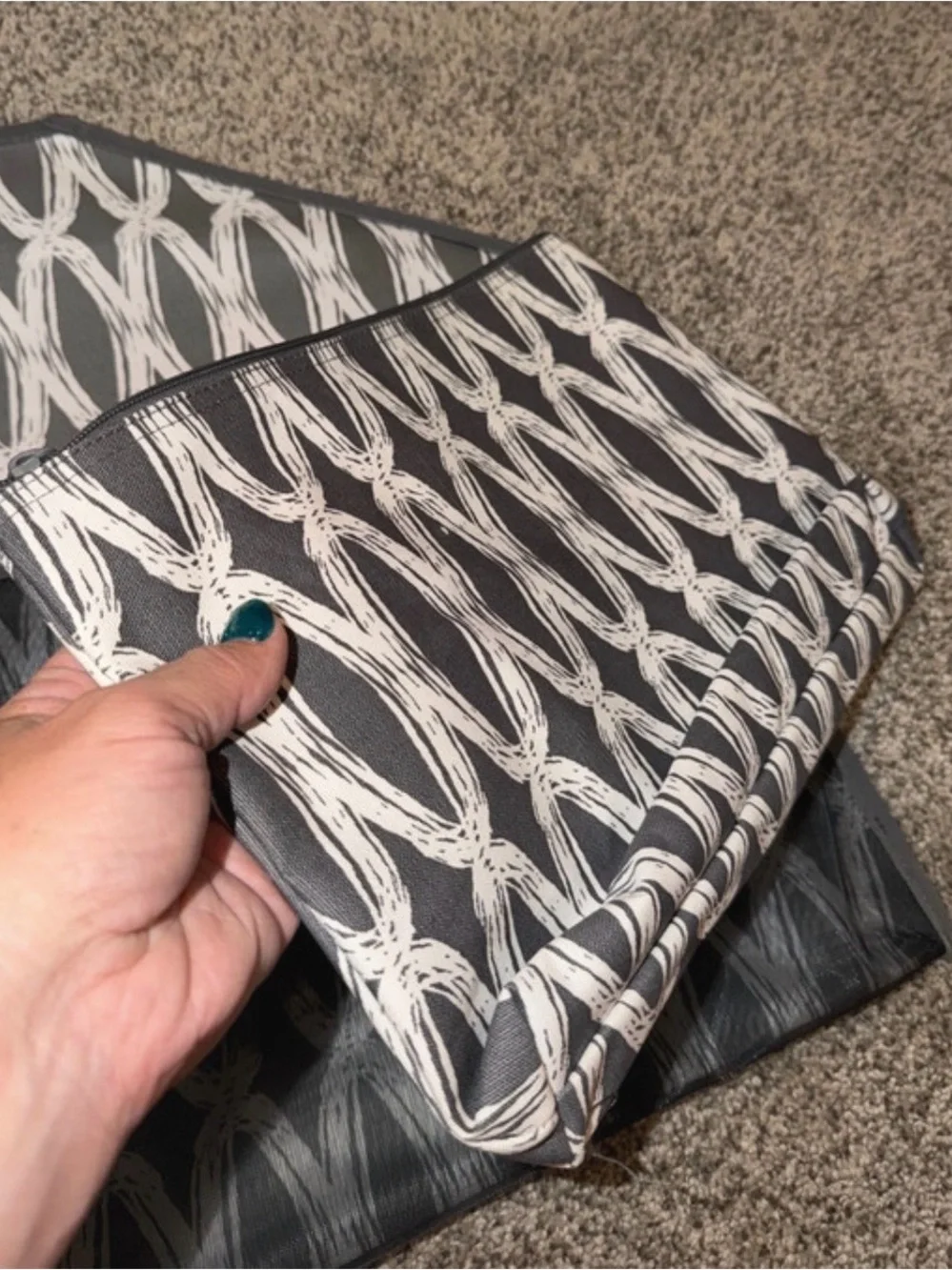 thirty-one Black and White Storage Pocket with Matching Bag